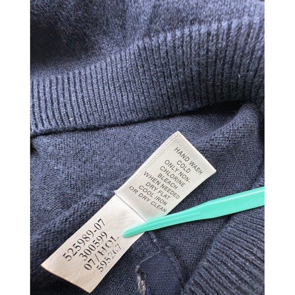 Banana Republic Navy Silk Cashmere V-Neck Sweater L Soft Luxe Classic Large - Picture 11 of 11